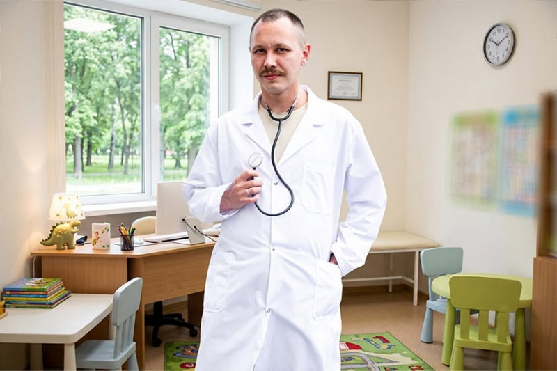 Лікував дітей, а тепер рятує бійців під обстрілами: історія медика волинської Нацгвардії з позивним Док
