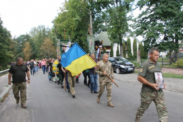 Назавжди залишиться 22-річним: на Волині попрощалися із загиблим Героєм
