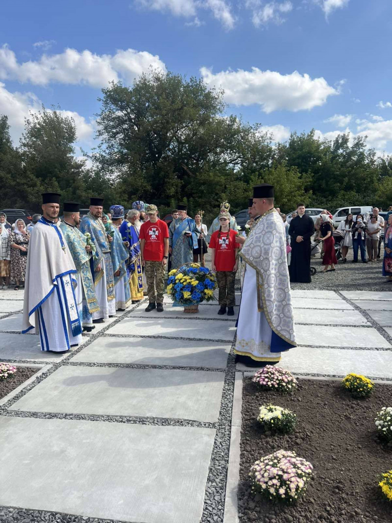25 років освяченню храму та шана загиблим: у громаді на Волині відкрили меморіал Пам’яті