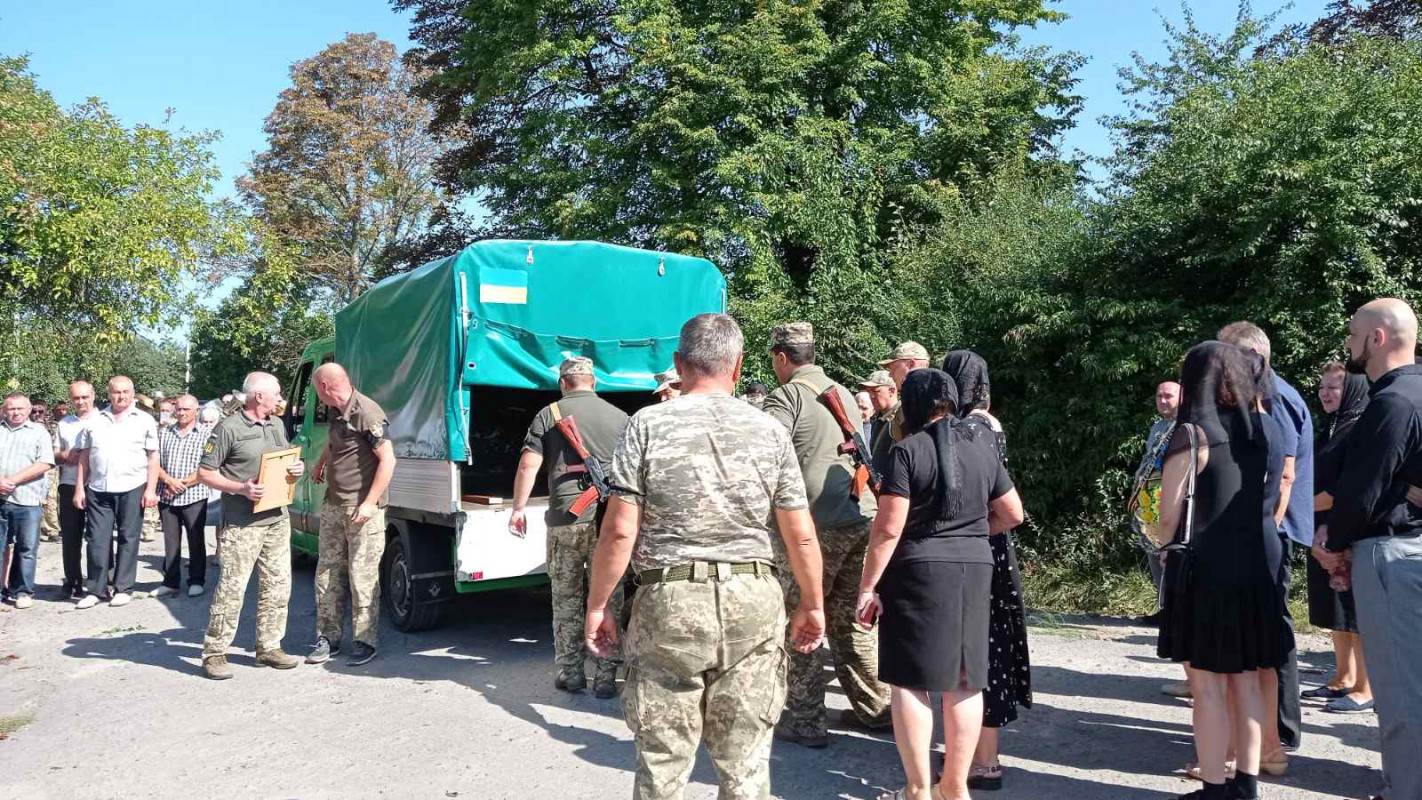 Син залишився без батька: на Волині попрощалися із Тарасом Грицюком, який загинув за Україну