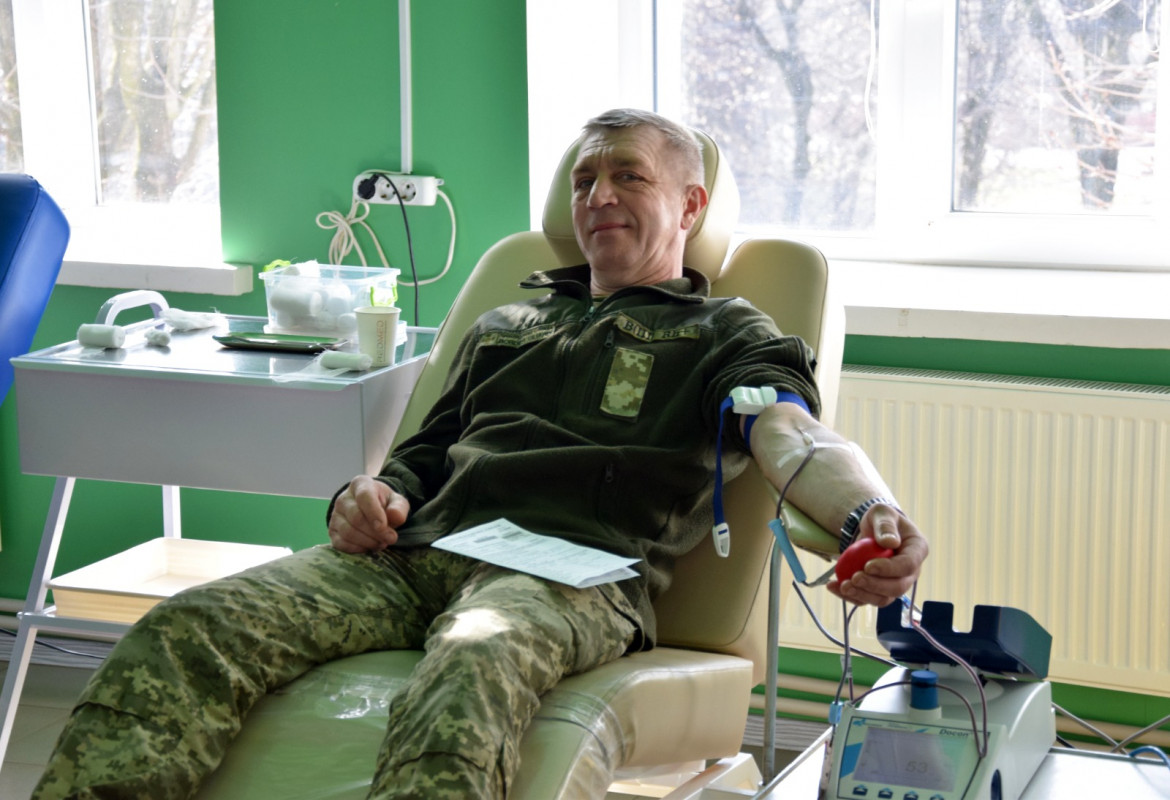 Кров для фронту і тилу: волинські прикордонники поповнили банк крові