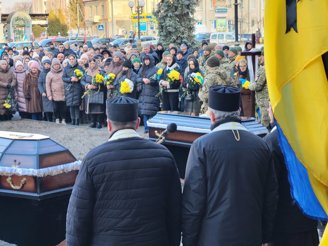 Два прощання в один день: на Волині в останню дорогу провели Героїв - Олега Сахарчука та Олександра Турчика