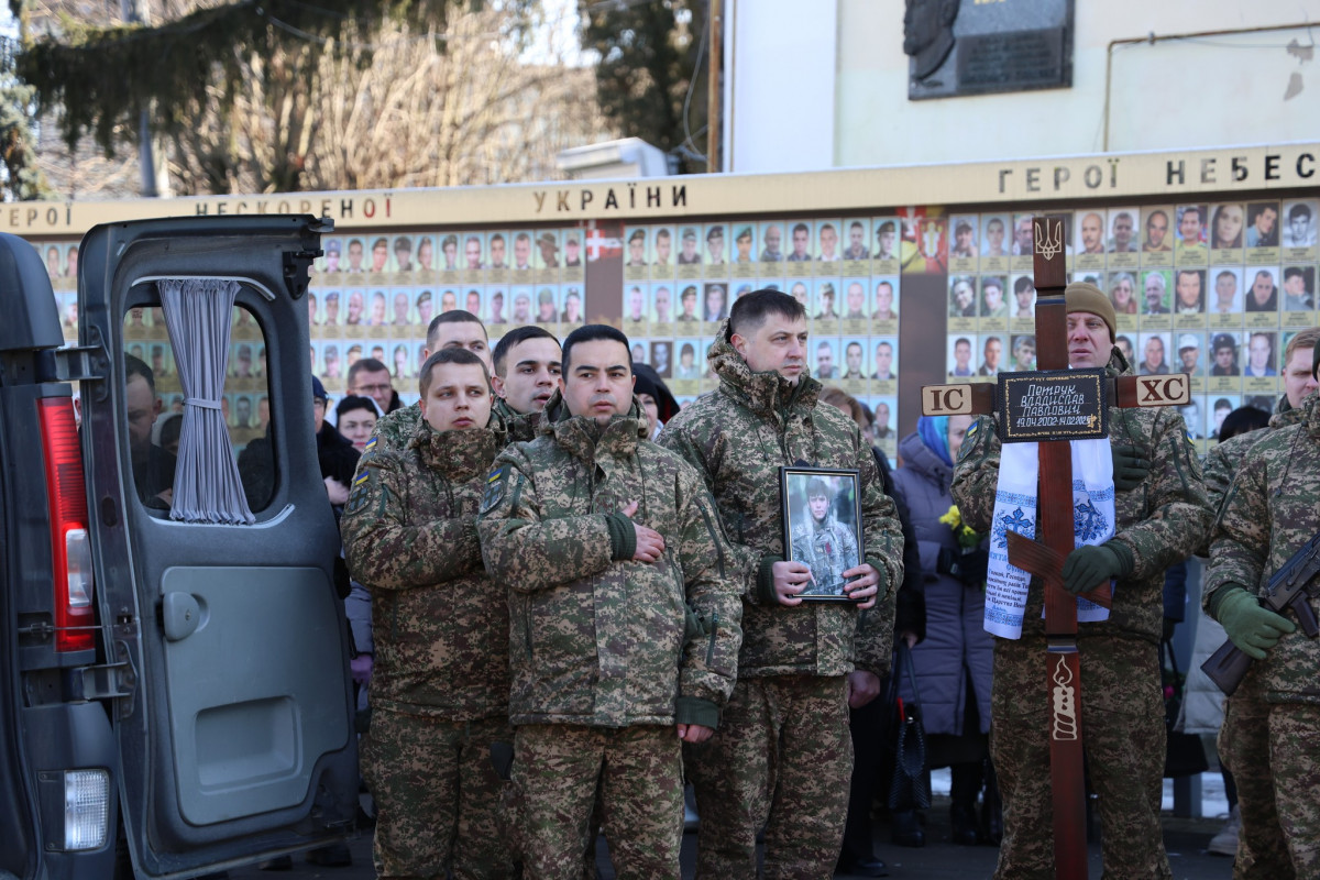 Загинули від російського агресора: у Луцьку провели в останню дорогу двох Героїв – Владислава Петрука та Андрія Серганчука