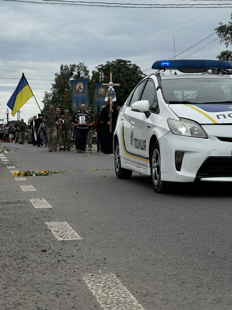 Загинув у жовтні під час штурму: у Луцькому районі попрощались із Героєм Валерієм Поповим