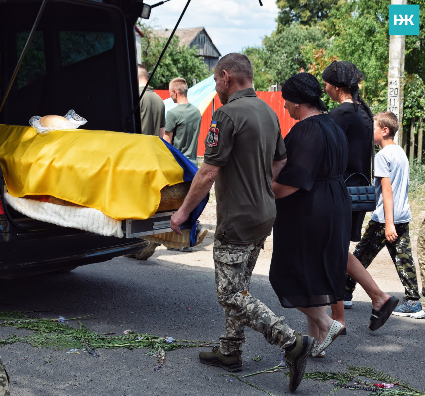 Трагічно загинув на Луганщині: на Волині прощалися з молодим Героєм Іваном Лахаєм