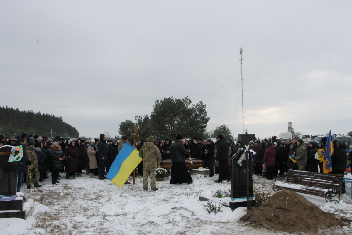 Загинув ще влітку: на Волині все село прийшло на поховання 25-річного Героя Владислава Величка