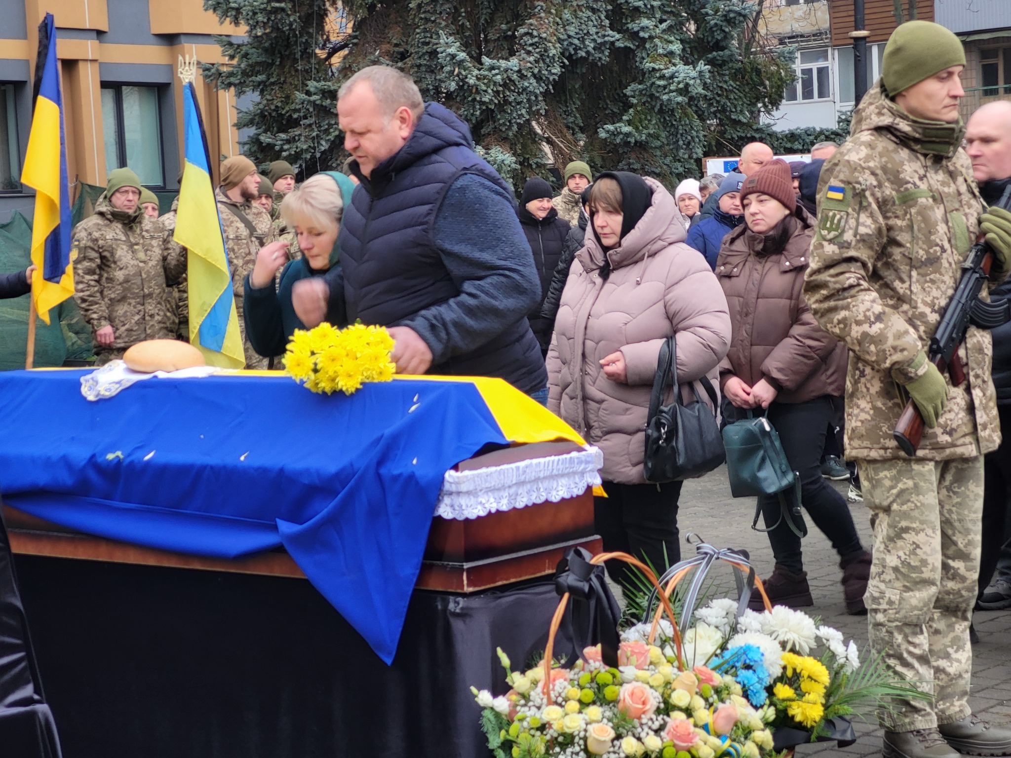 Незадовго до загибелі дізнався, що стане татом третьої доньки: на Волині попрощалися з Героєм Василем Сорокою