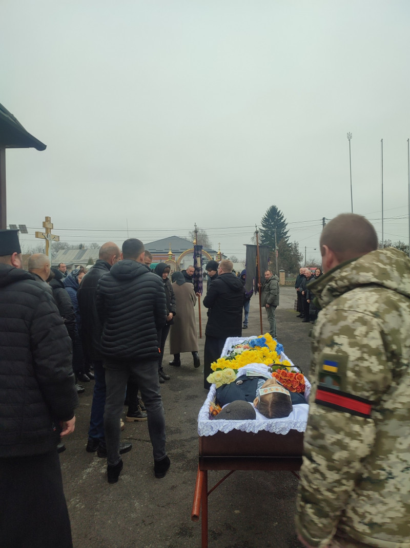 Після довгої боротьби з хворобою зупинилося серце: на Волині попрощалися з Героєм Русланом Марчуком