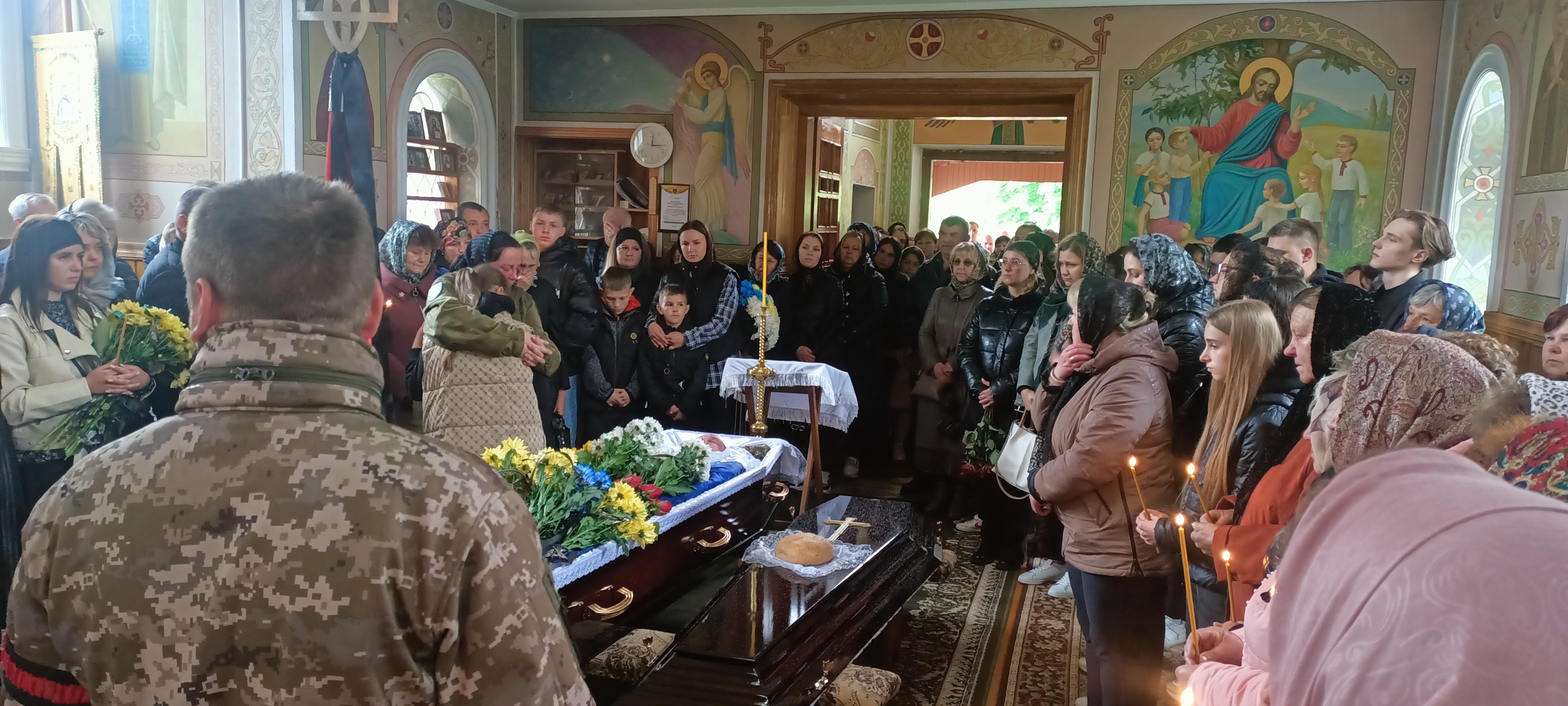 Без надійного плеча залишилися дружина, син та донька: на Волині попрощались з Героєм Павлом Плисюком