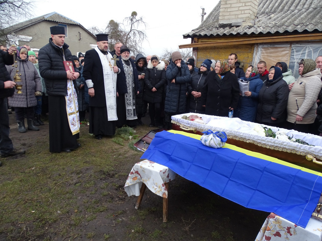 Повернувся із буремного Бахмутського району: на Волині прощались із захисником Олександром Чипчеруком