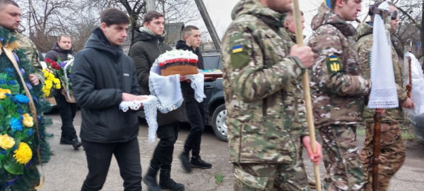 Його батько також воює за Україну: на Волині попрощалися з Героєм Олексієм Мельничуком