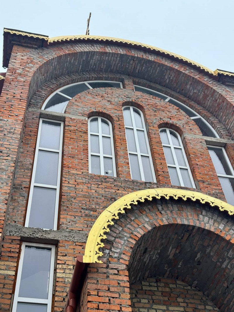Ворожа атака пошкодила храм у Ковелі: вибиті вікна та посічені стіни