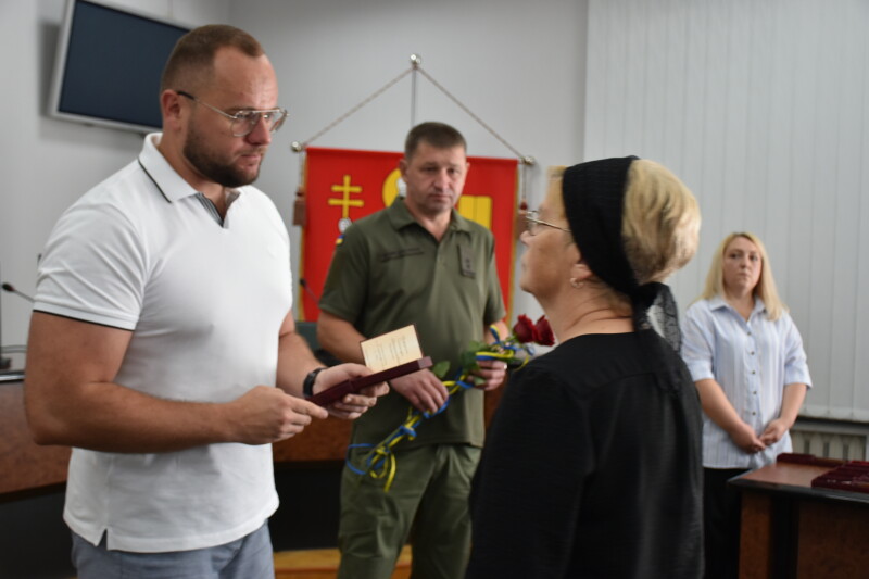 У Луцьку родинам загиблих військових вручили державні нагороди