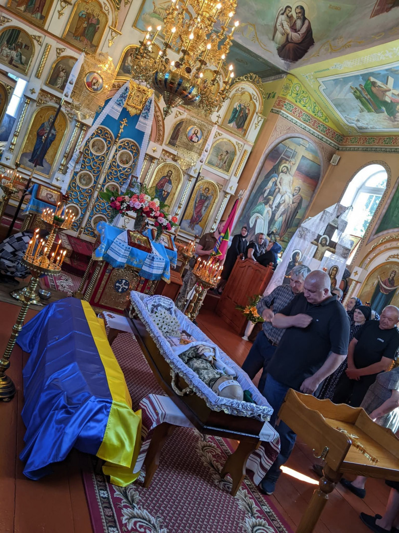 Серце зупинилося внаслідок поранення: волиняни попрощалися з полеглим Героєм Віктором Шинкаруком