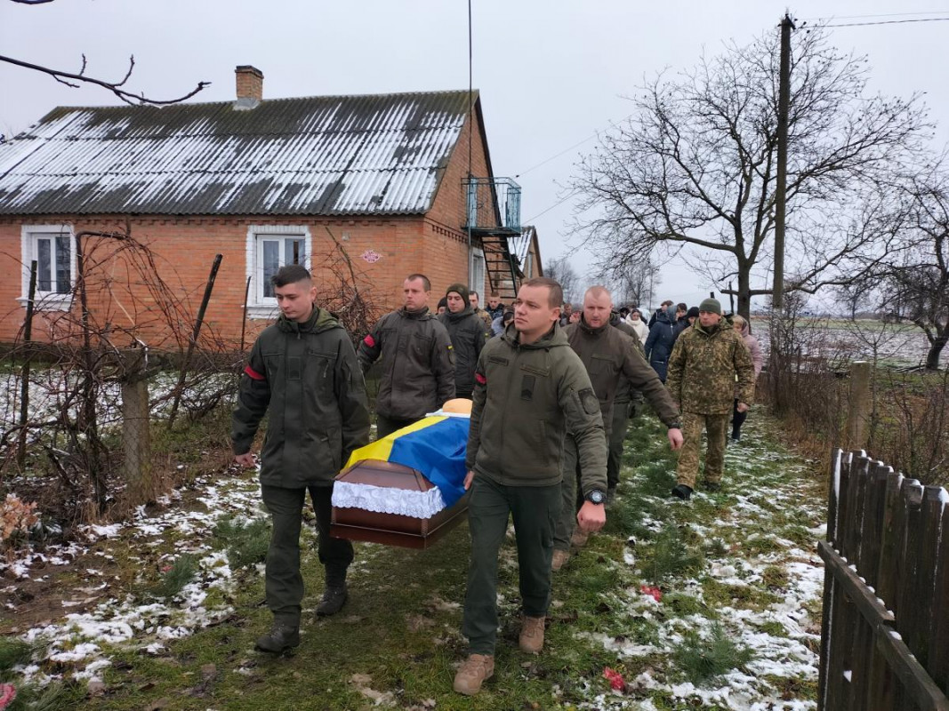 Місяць вважався безвісти зниклим: на Волині попрощалися із загиблим гранатометником Миколою Міськом. Фото