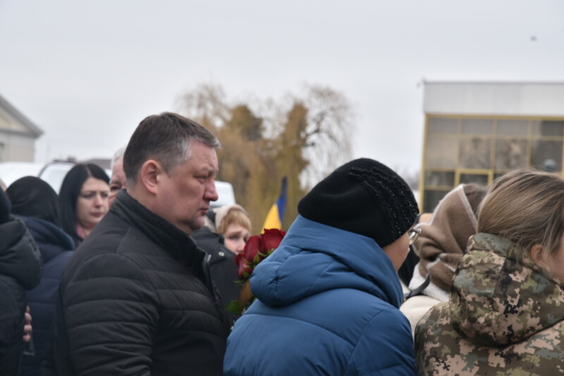 Загинув під час виконання бойового завдання: у Луцьку попрощалися із Героєм Анатолієм Петруком