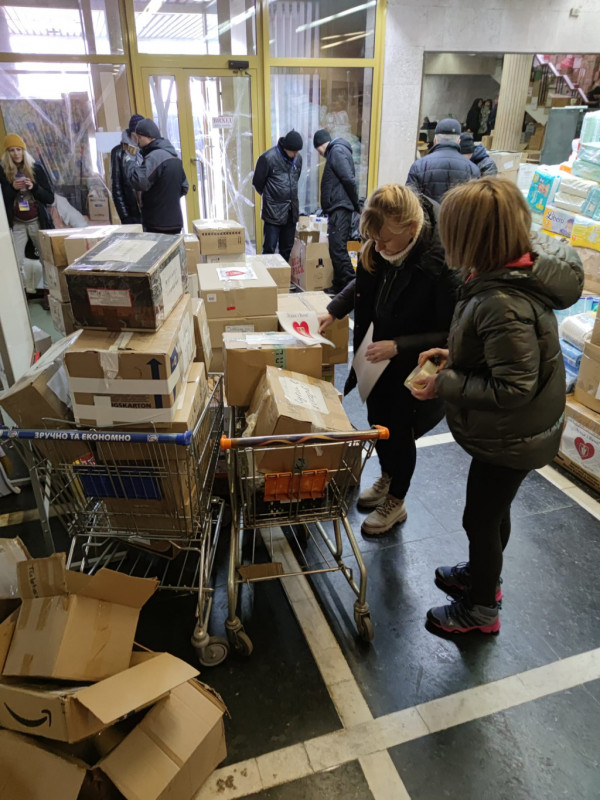 Генератор, продукти, одяг та багато іншого: У Луцьку зібрали допомогу для 14-ої бригади