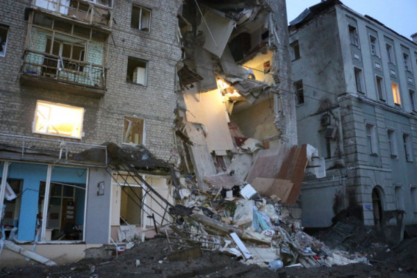Російська ракета потрапила у житловий будинок у центрі Харкова