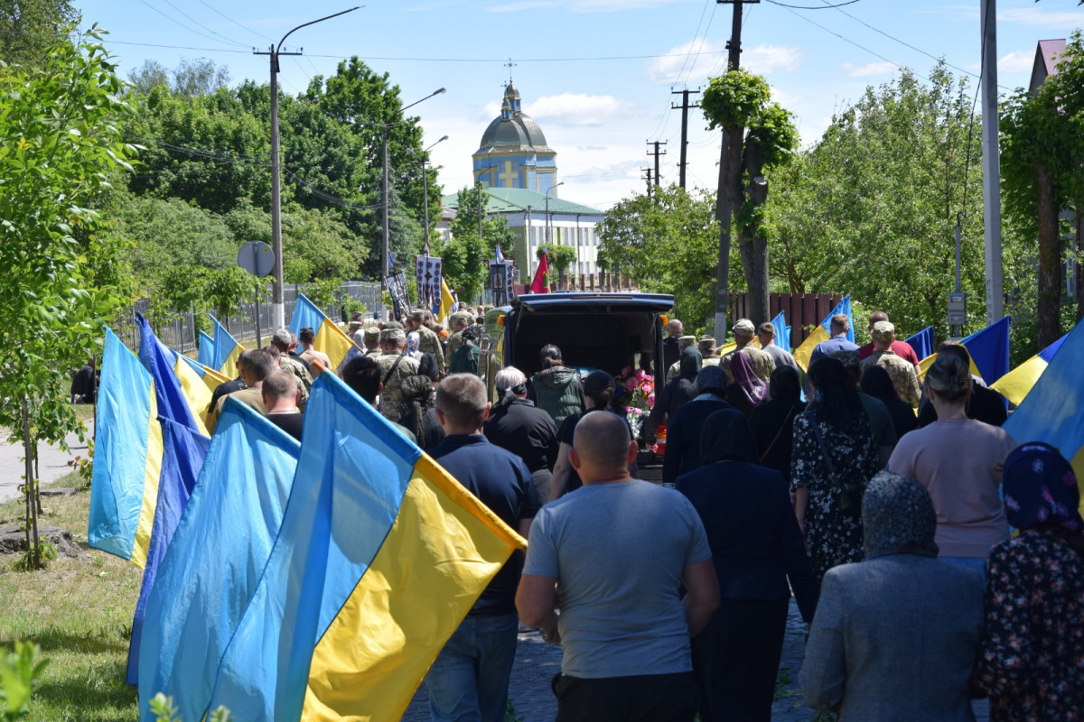 Понад 2 роки вважався зниклим безвісти: на Волині поховали 30-річного прикордонника Іллю Добринюка