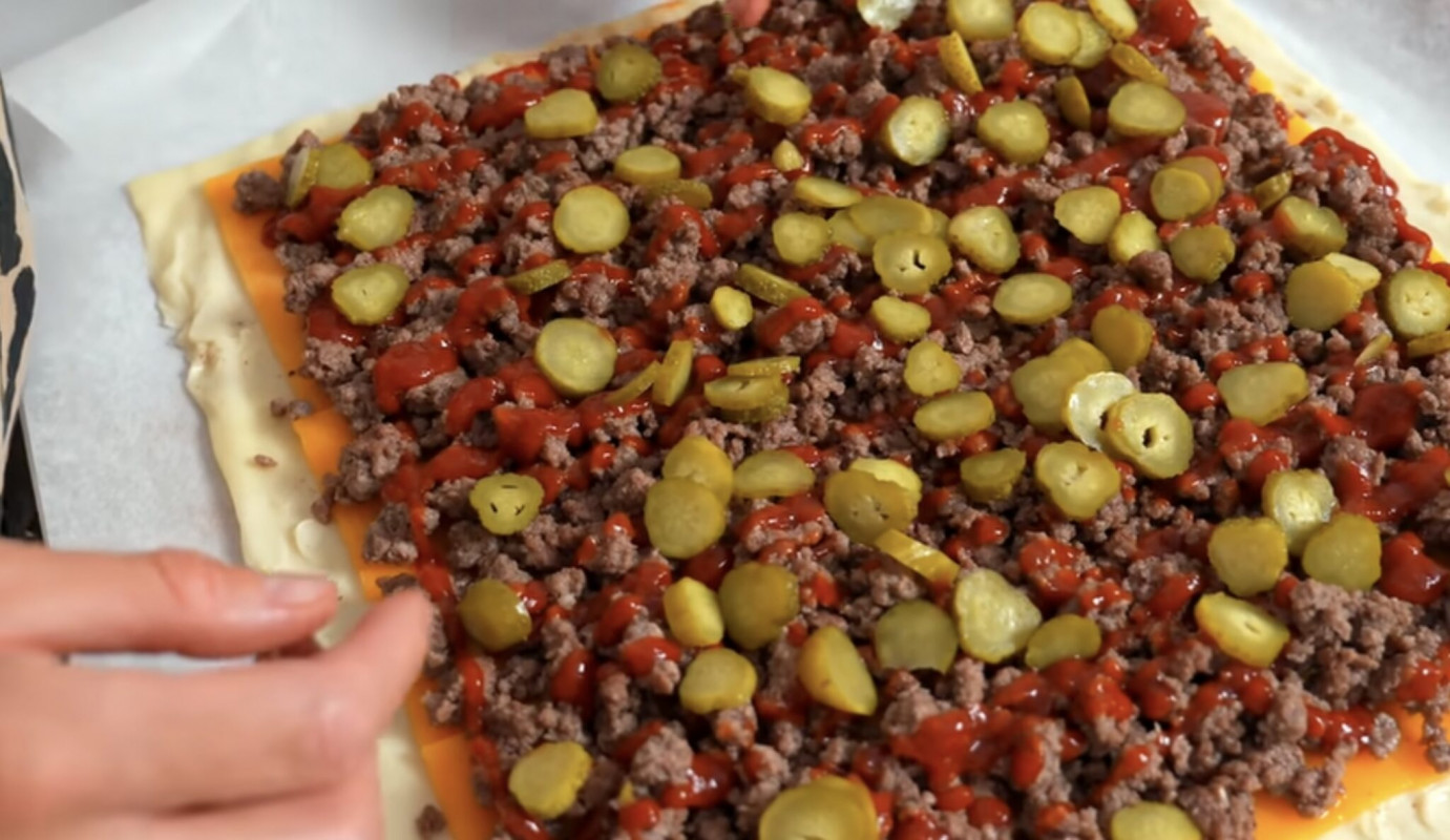 Домашній пиріг-чізбургер: швидко, смачно та без фастфуду