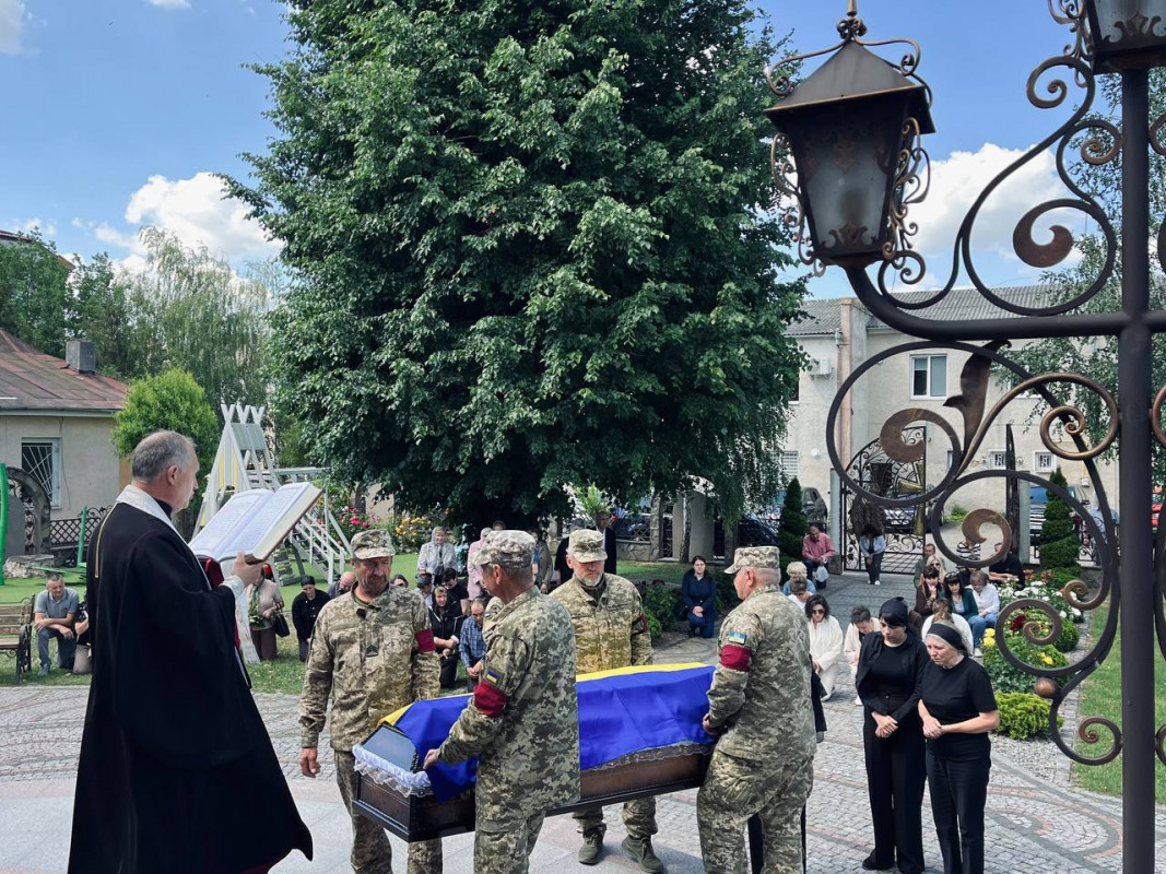Ніколи воїн не побачить свого онука, який народився після його загибелі: на Волині поховали Героя Вячеслава Пашкова