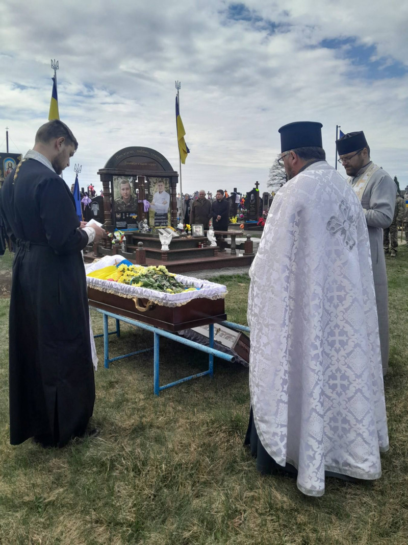 Місяць не дожив до 56-го дня народження: на Волині провели в останню дорогу воїна Василя Чміля