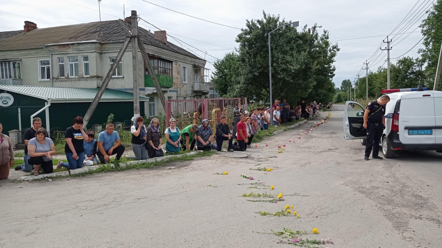 Діти залишились без батька: на Волині попрощалися з Героєм Валентином Ошайком