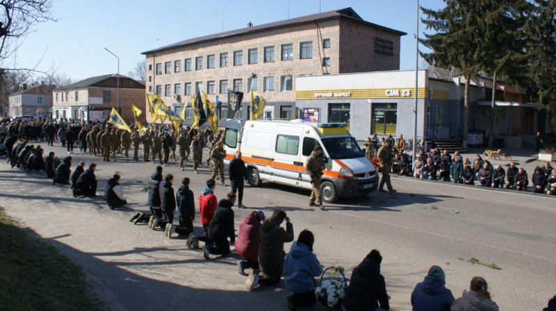 У громаді на Волині попрощалися із 23-річним розвідником «Азова» Назаром Поліщуком