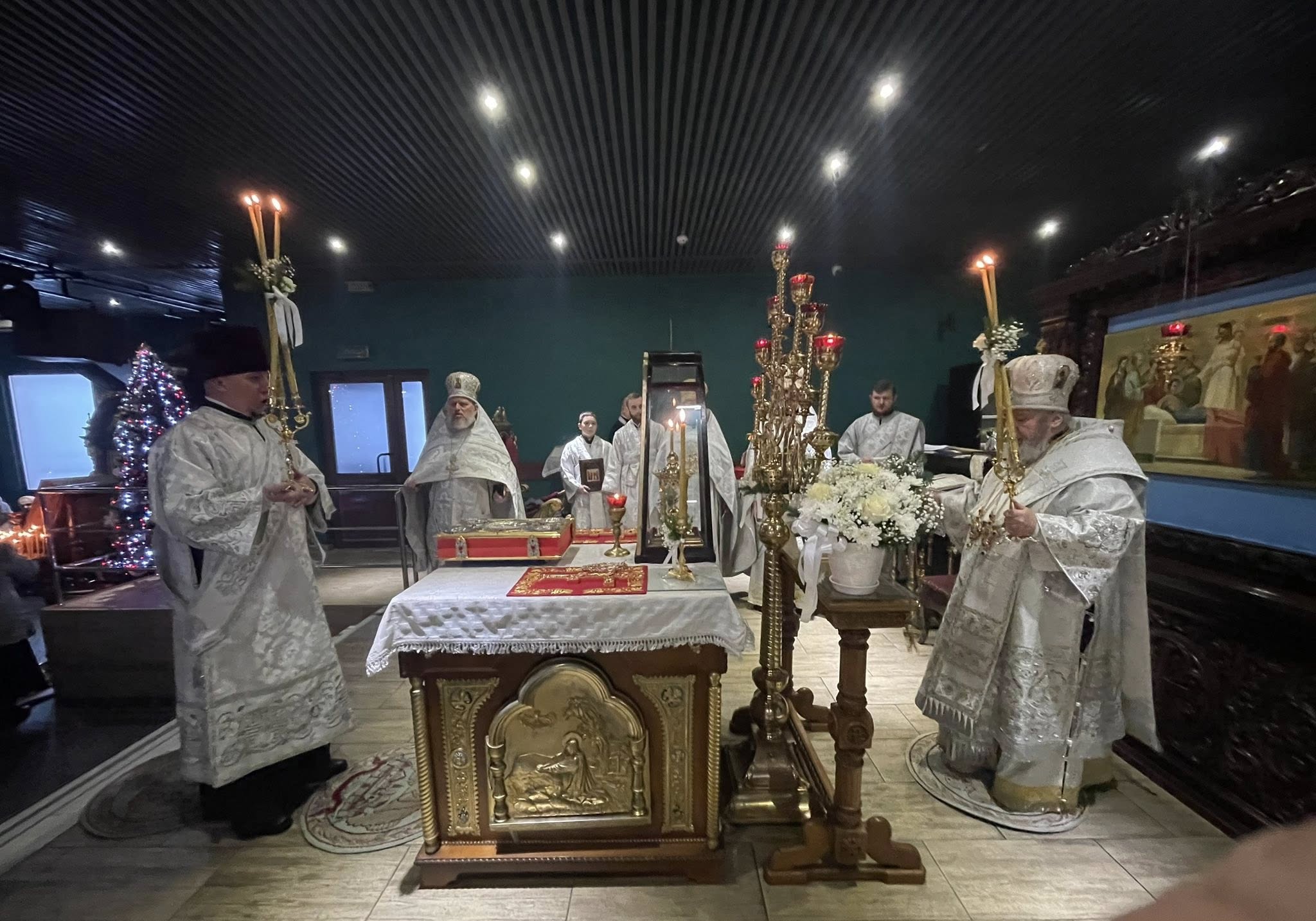 Різдво без названого ворога і богослужіння у колишньому клубі: як на Волині митрополит УПЦ МП привітав паству зі святом