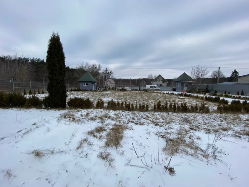 На Волині продають «розумну» будівлю зі сканерами відбитків пальців та захистом від грому під клініку