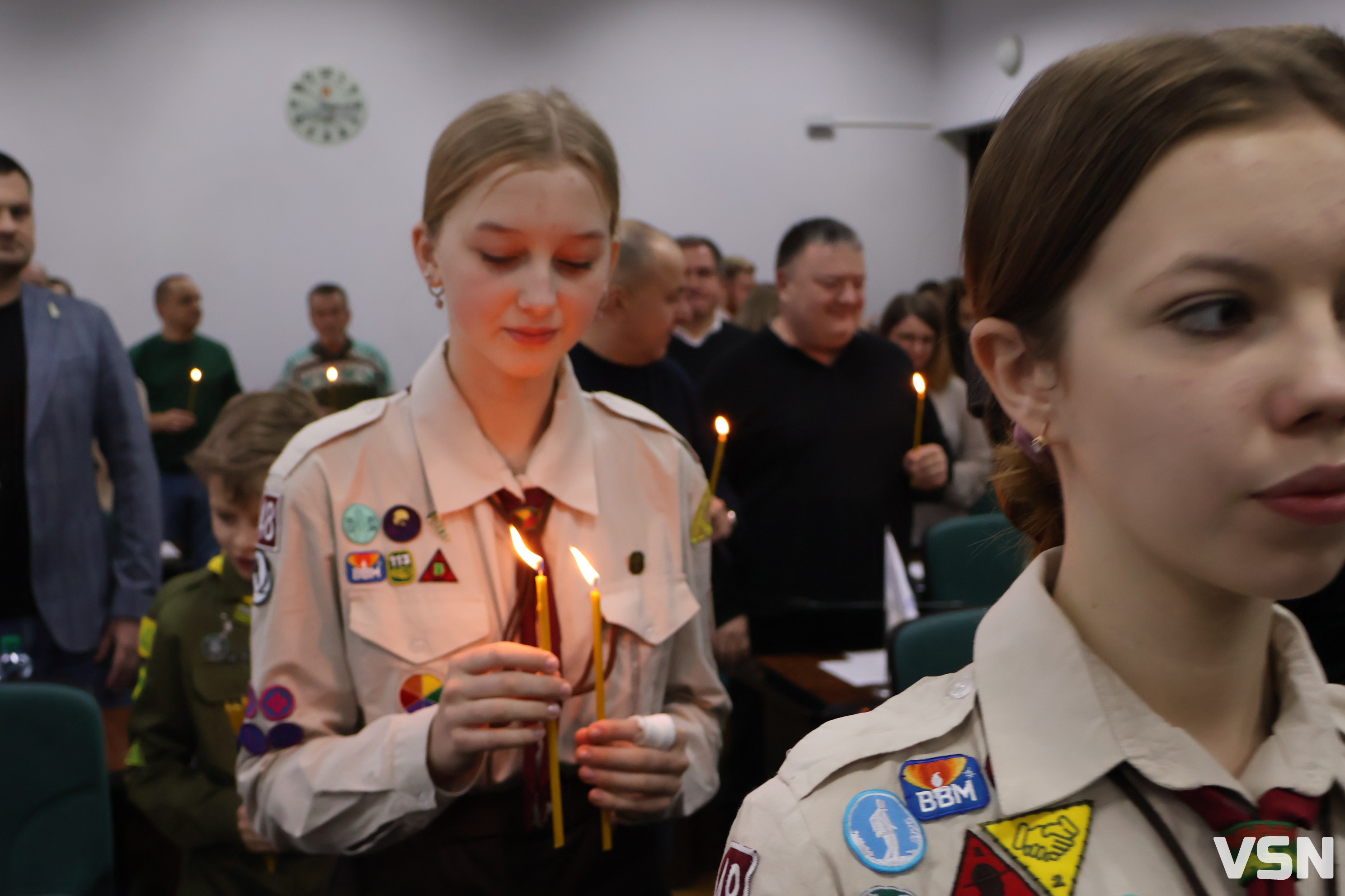 Світло миру в сесійній залі: пластуни передали Вифлеємський вогонь Луцькій міськраді