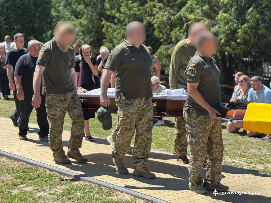 Серце перестало битися на полігоні: волиняни попрощалися з захисником Олегом Мартинюком