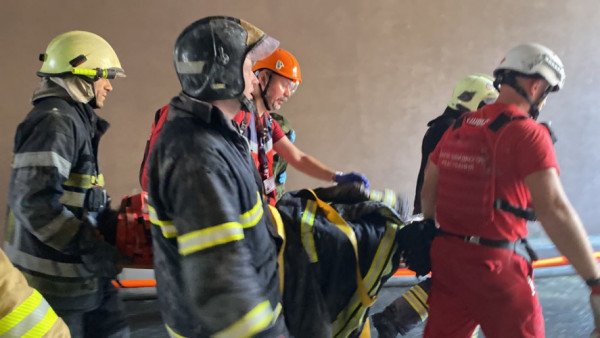 Рятувальники дістали з-під завалів у Києві постраждалу маму семирічної дівчинки