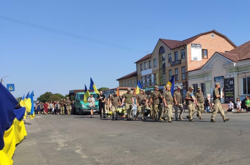 Серце зупинилося під час лікування у госпіталі: на Волині провели в останню путь воїна Ігоря Колотюка