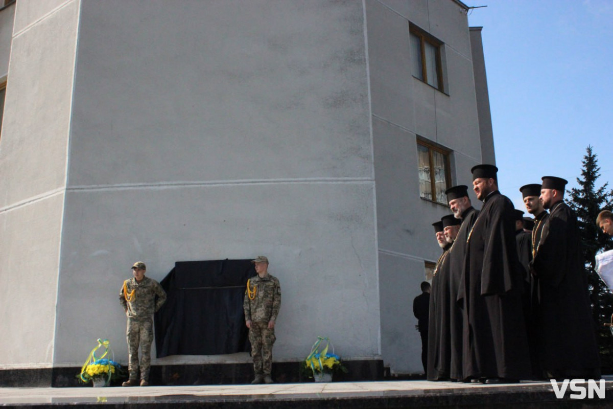 У Луцьку встановили меморіальні дошки загиблим на війні депутатам - Сергію Слабенку та Сергію Духницькому