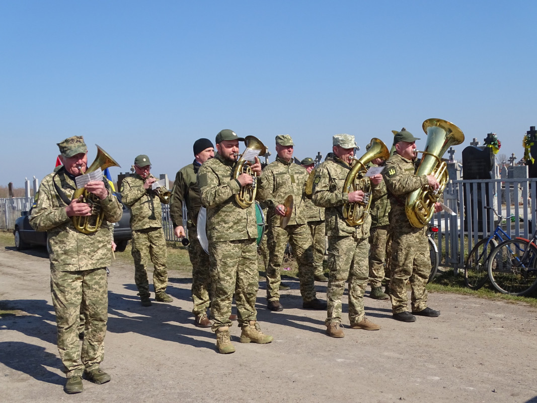 Майже вісім місяців вважався зниклим безвісти: на Волині попрощалися з Героєм Миколою Луцюком