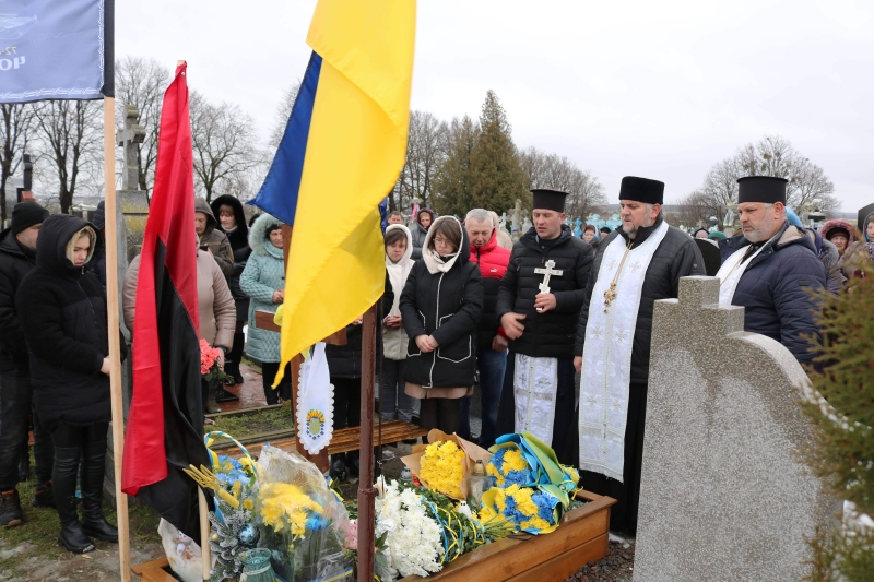 У 34-й день народження відкрили меморіальну дошку загиблому бійцю з Волині Богдану Саку