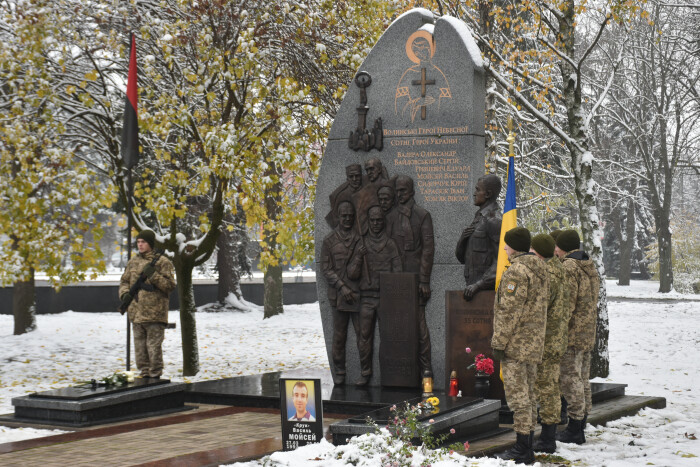 У Луцьку вшанували пам’ять Героїв Небесної Сотні та полеглих українських захисників