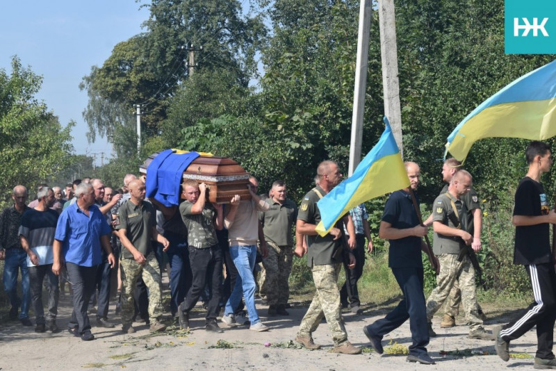 Мріяв повести внучку до школи, але став на вічну варту: спогади про загиблого волинянина Леоніда Павлючика