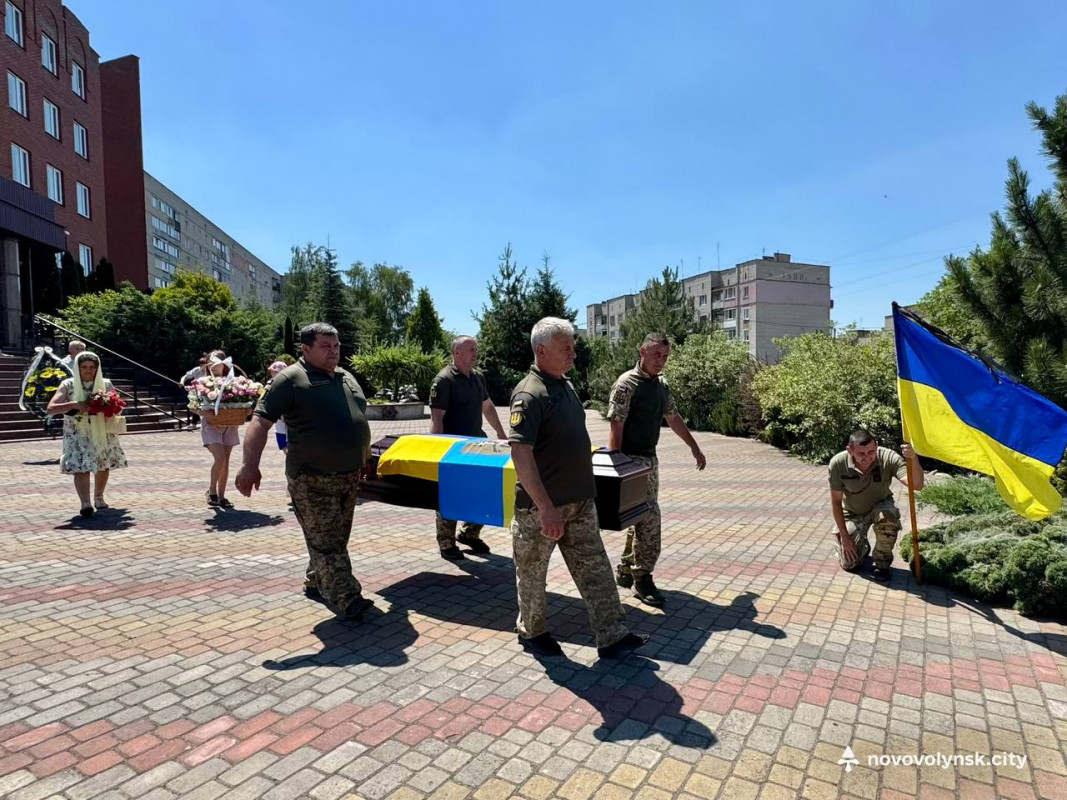 Понад два роки вважався зниклим безвісти: на Волині попрощалися з воїном Віталієм Мінчуком