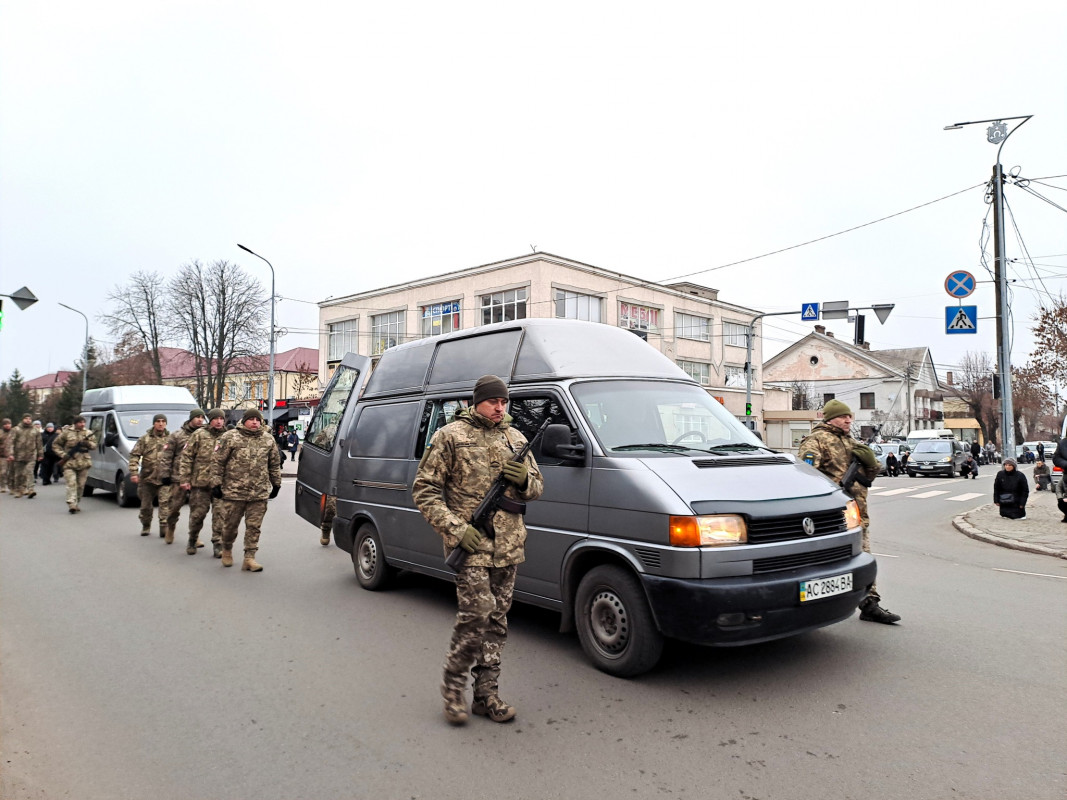 Дві втрати в одні громаді: на Волині попрощалися з Героями Артемом Абрамчуком та Юрієм Гусаром