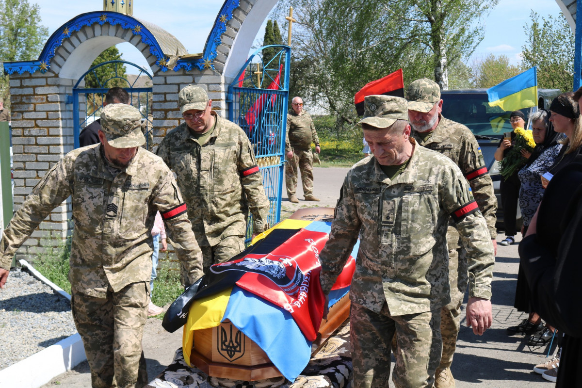 Три з половиною роки очікування: на Волині попрощалися із Героєм Володимиром Забродоцьким