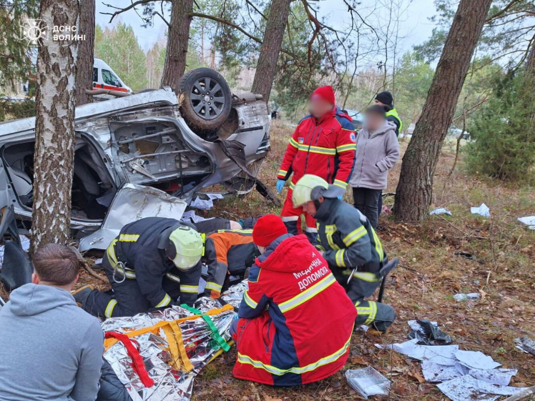 ДТП на Волині: загинула пасажирка, водія та двох постраждалих госпіталізували