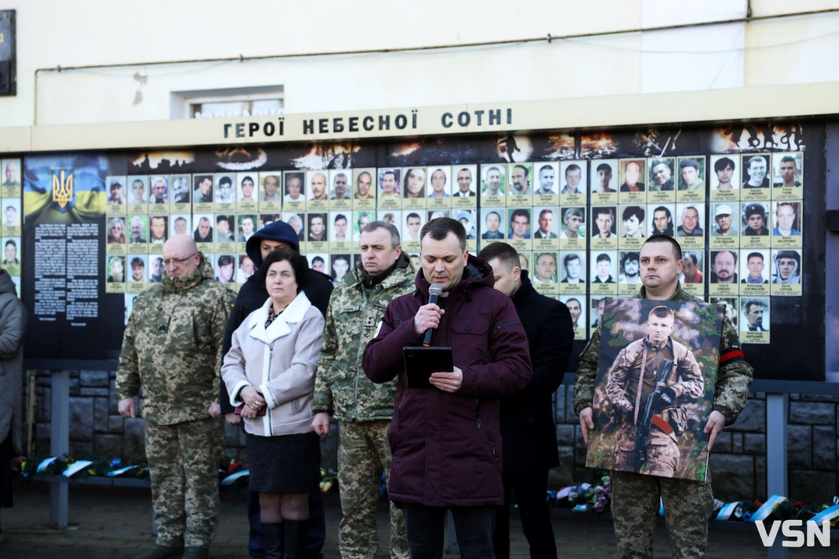 Пішов у бій, як справжній командир: прощання з Героєм у Луцьку. Фото