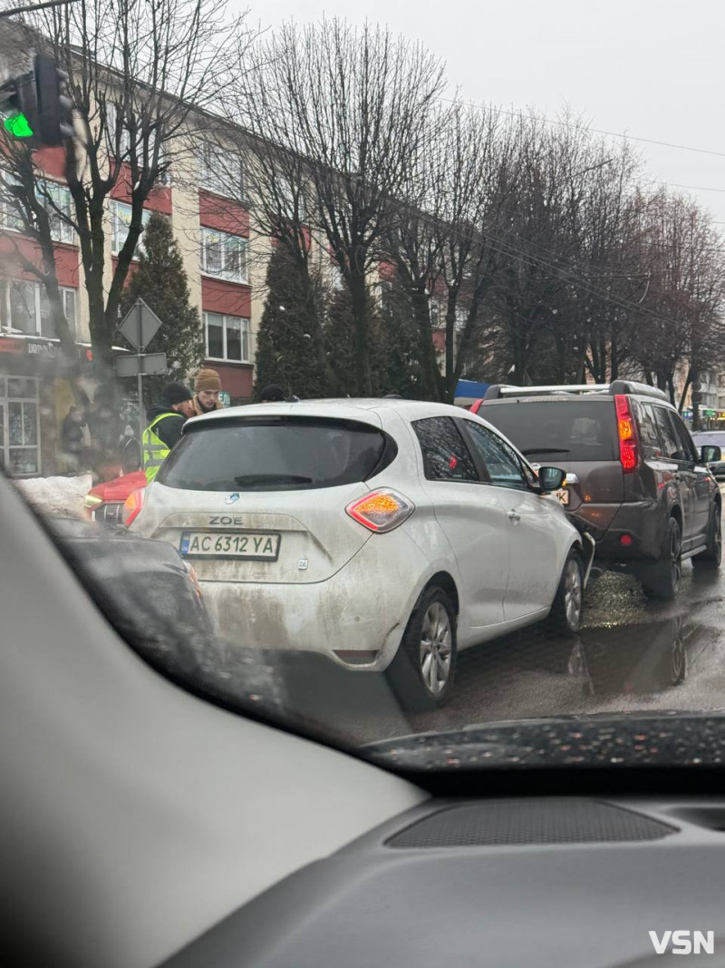 Чому у Луцьку так багато вивісок іноземною мовою і чи є тут порушення закону