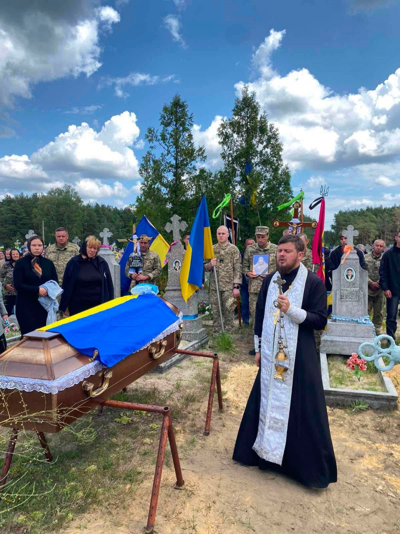«На щиті» повернувся додому: на Волині поховали Героя Миколу Соботовича