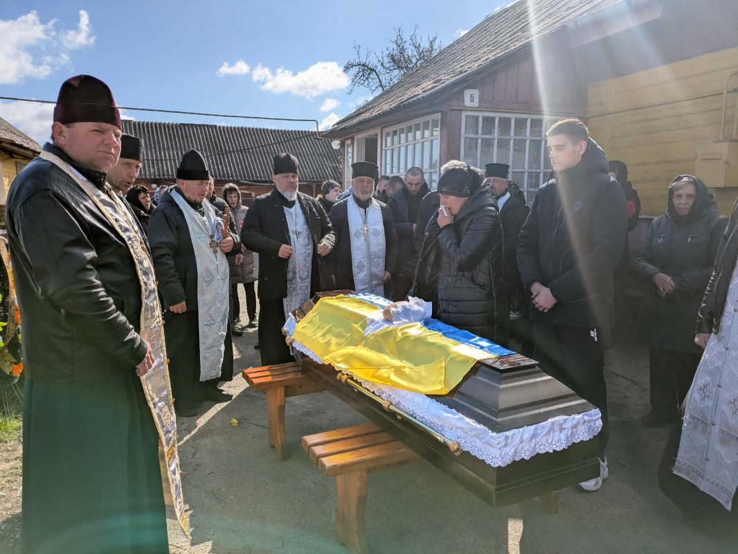 Герою назавжди 50: на Волині в останню дорогу захисника Володимира Омельчука