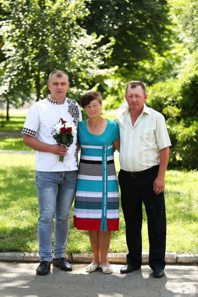 Намагаючись евакуювати полеглого побратима, підірвався на міні. Спогади про Героя з Волині Ігоря Панасюка