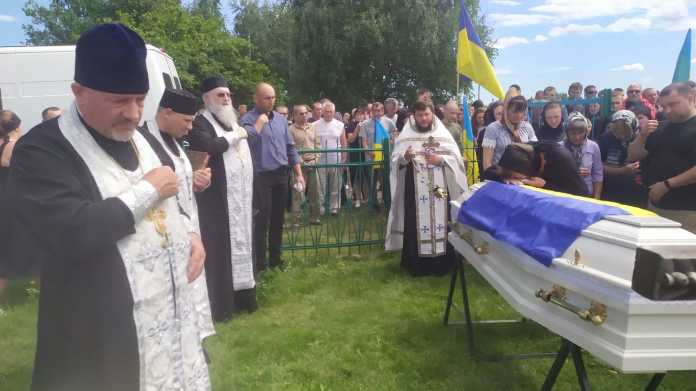 Був паламарем у храмі і віруючою людиною: на Волині поховали 25-річного Героя Романа Пилипчука