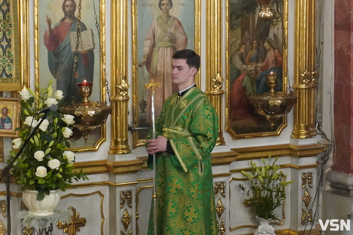 Хресна хода і спільна молитва: як минула літургія за участі Епіфанія у Луцьку. Фоторепортаж